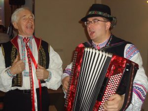 Harmonikár na svadbu a oslavu a starejší Dušan Kozovský